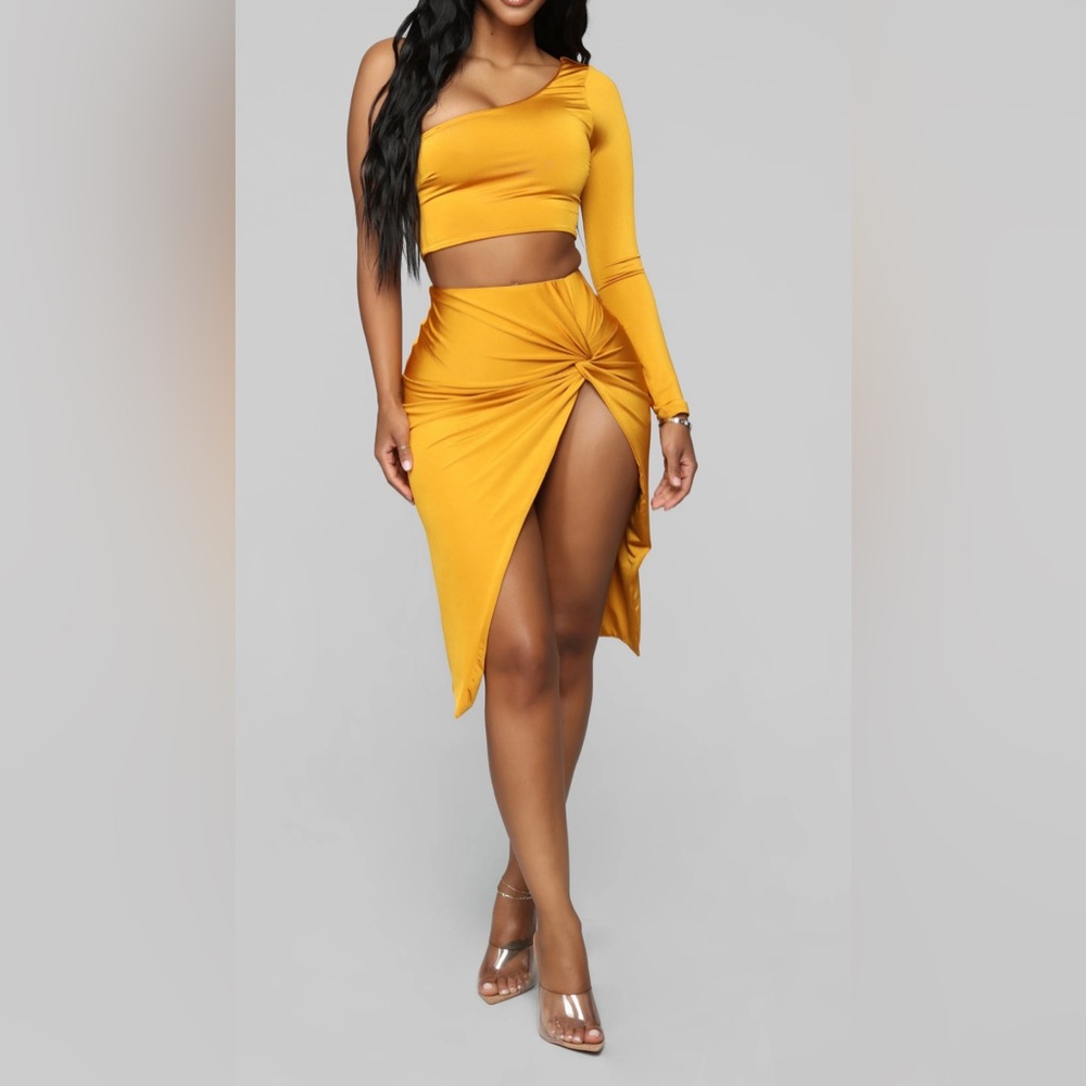 Fashion Nova- You Look Stunning Shirt Set- mustard, Size L